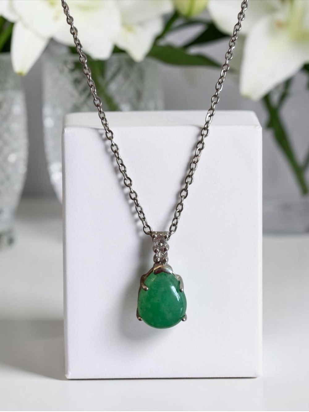 Green Jade Pendant Necklace -